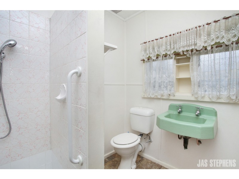 11 Empress Avenue, Kingsville VIC 3012