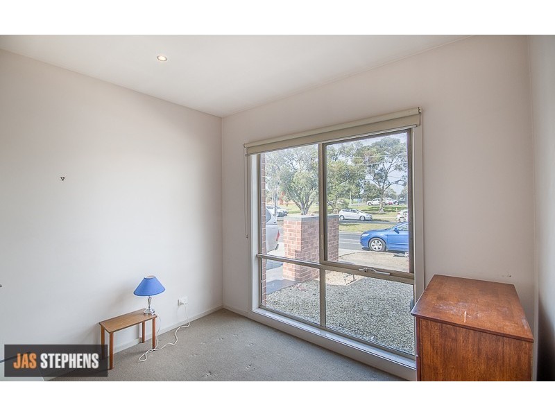 1/136 Churchill Avenue, Braybrook VIC 3019