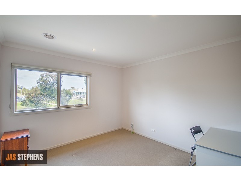 1/136 Churchill Avenue, Braybrook VIC 3019