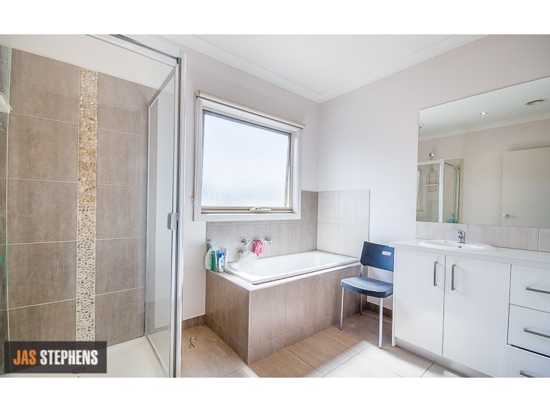 1/136 Churchill Avenue, Braybrook VIC 3019