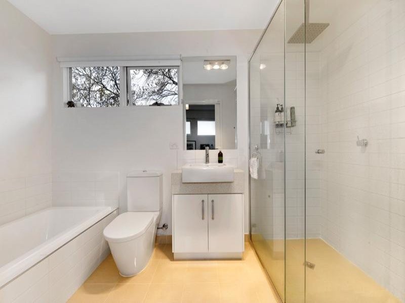 2B Monmouth Street, Newport VIC 3015