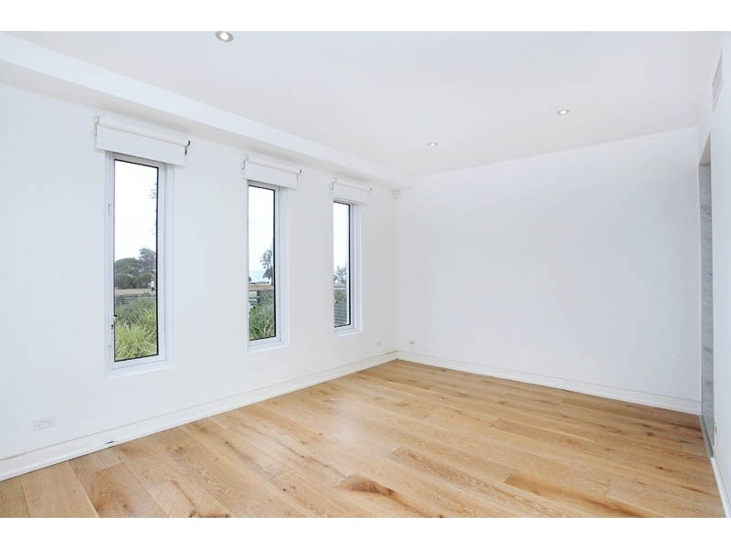 2/24 The Esplanade, Williamstown VIC 3016