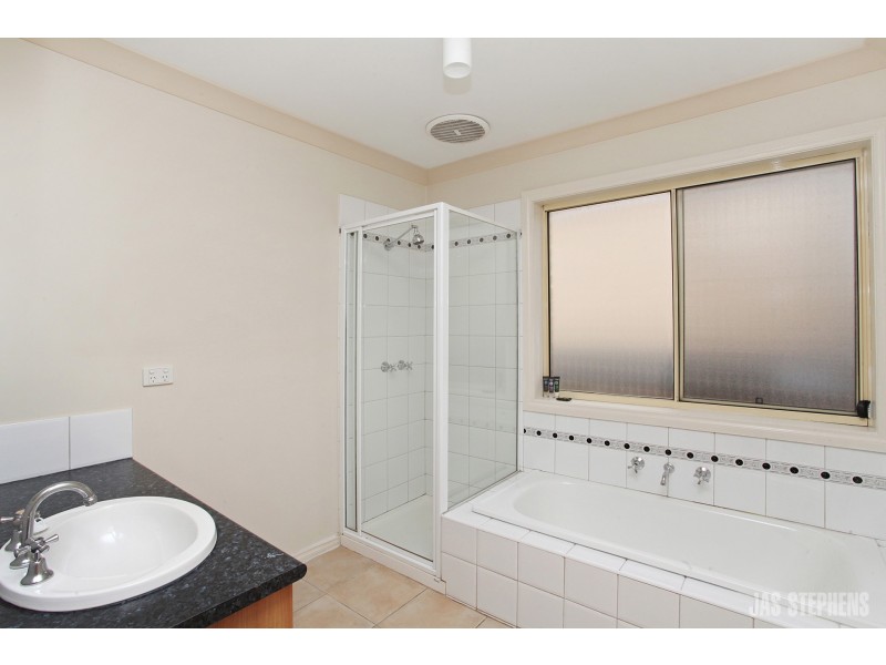 2/60 Kororoit Creek Road, Williamstown VIC 3016