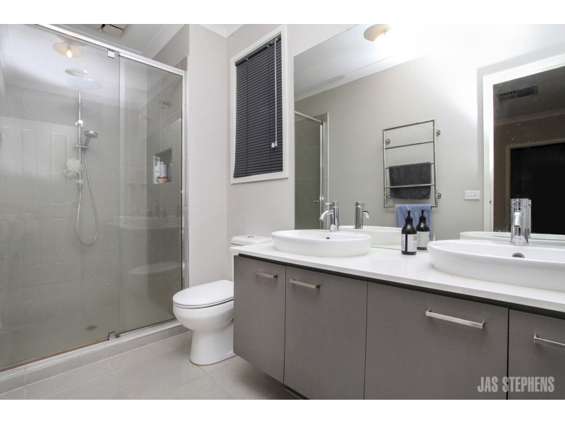 60 Granvia Circuit, Burnside VIC 3023