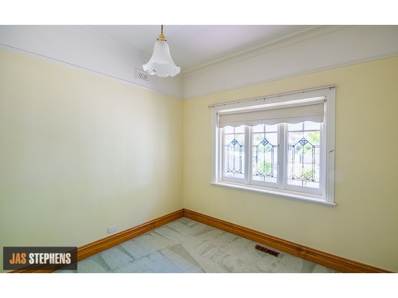 102 Empress Avenue, Kingsville VIC 3012