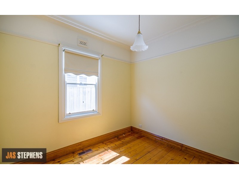 102 Empress Avenue, Kingsville VIC 3012