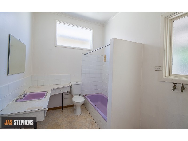 102 Empress Avenue, Kingsville VIC 3012