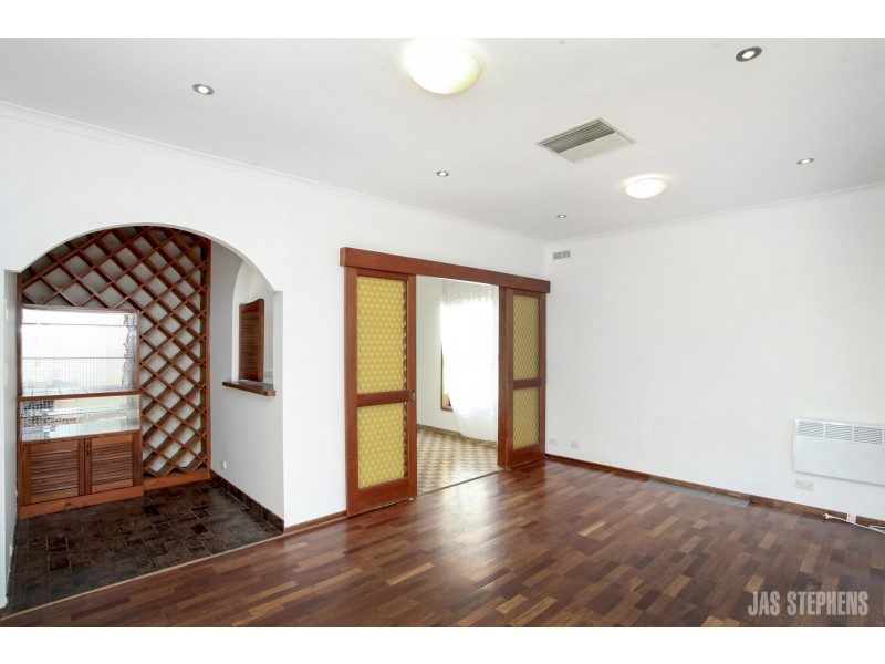 2/81 Alma Street, West Footscray VIC 3012