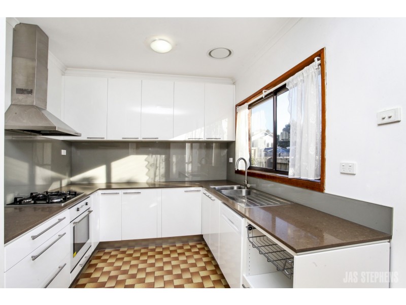 2/81 Alma Street, West Footscray VIC 3012