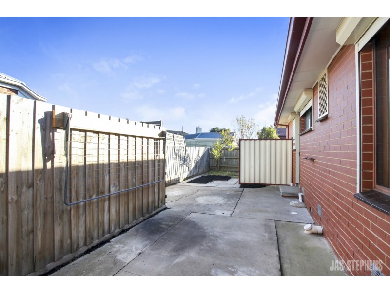 2/81 Alma Street, West Footscray VIC 3012