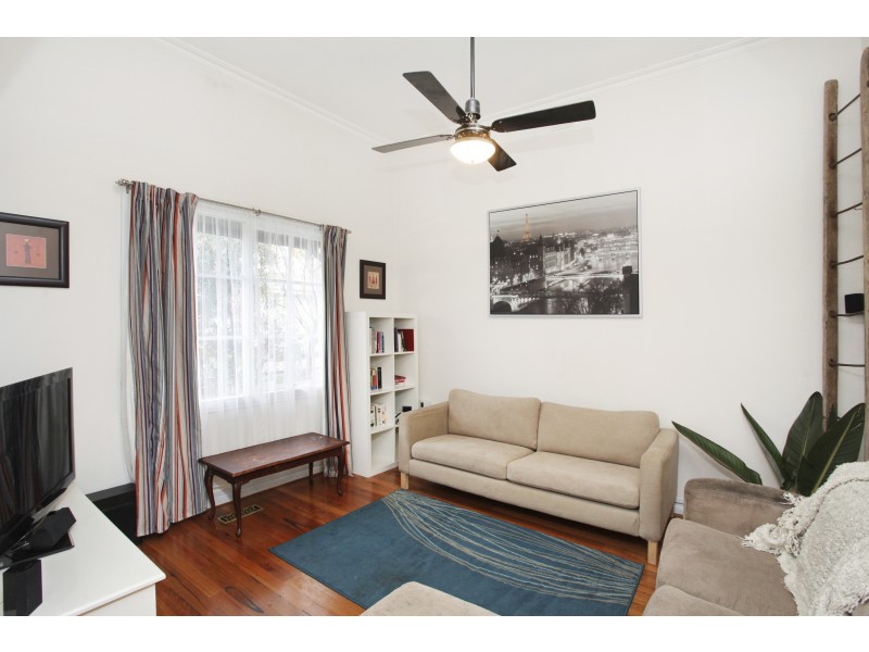 12 Sydenham Street, Seddon VIC 3011