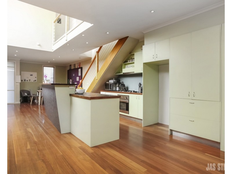 11 Eastwood Street, Seddon VIC 3011