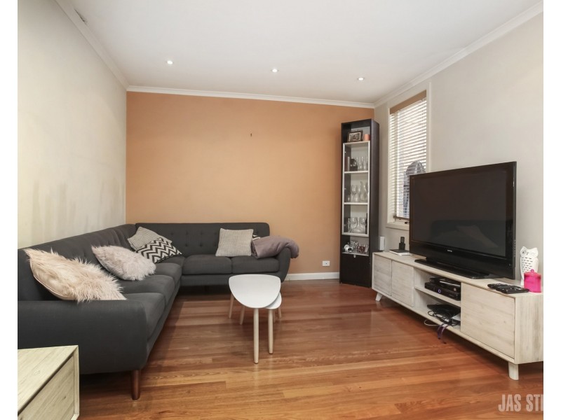 11 Eastwood Street, Seddon VIC 3011