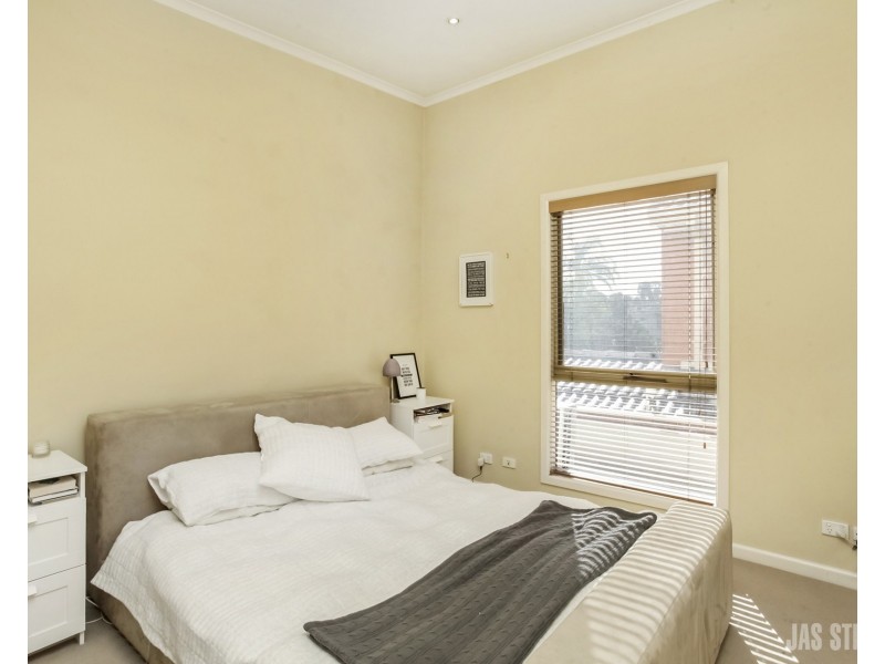 11 Eastwood Street, Seddon VIC 3011