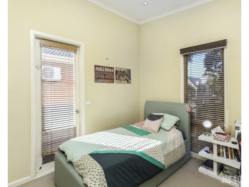 11 Eastwood Street, Seddon VIC 3011