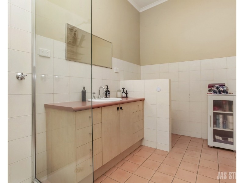 11 Eastwood Street, Seddon VIC 3011