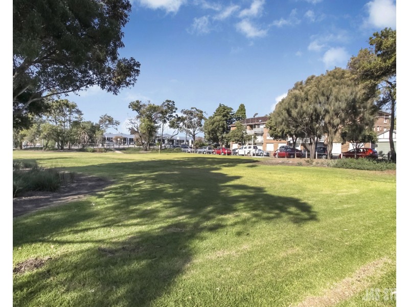 11 Eastwood Street, Seddon VIC 3011