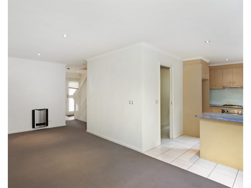 8 Johnston Street, Newport VIC 3015