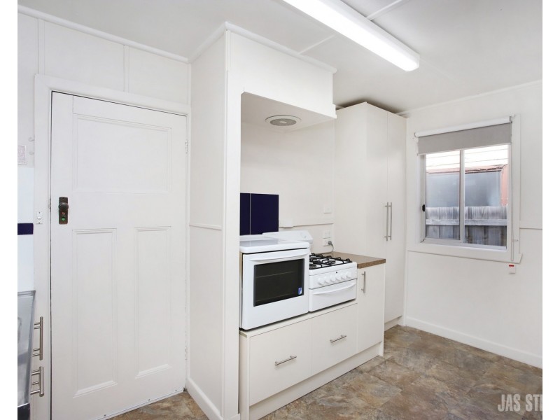 11 Empress Avenue, Kingsville VIC 3012