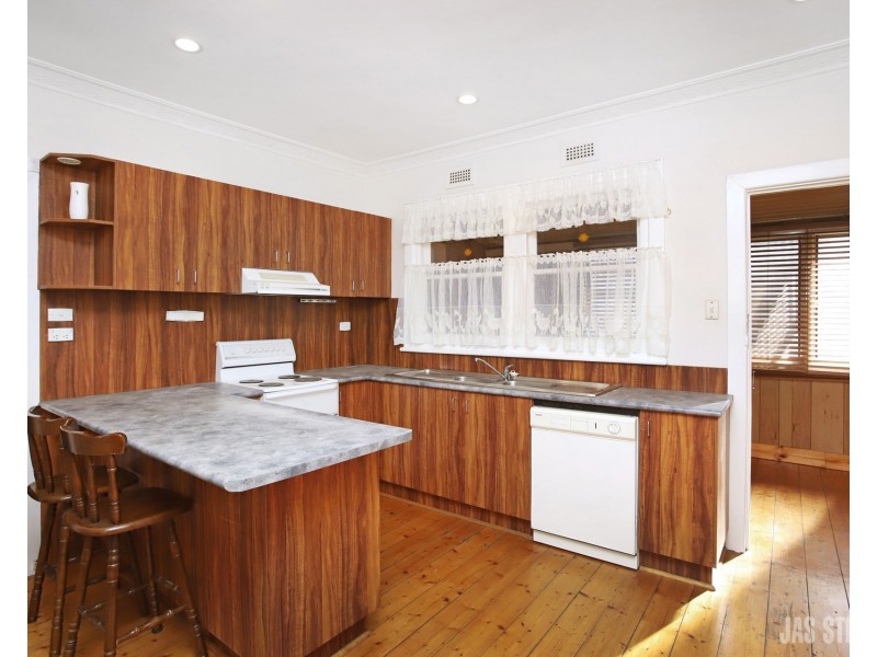 4 Stenhouse Street, Brooklyn VIC 3012