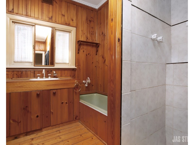 4 Stenhouse Street, Brooklyn VIC 3012