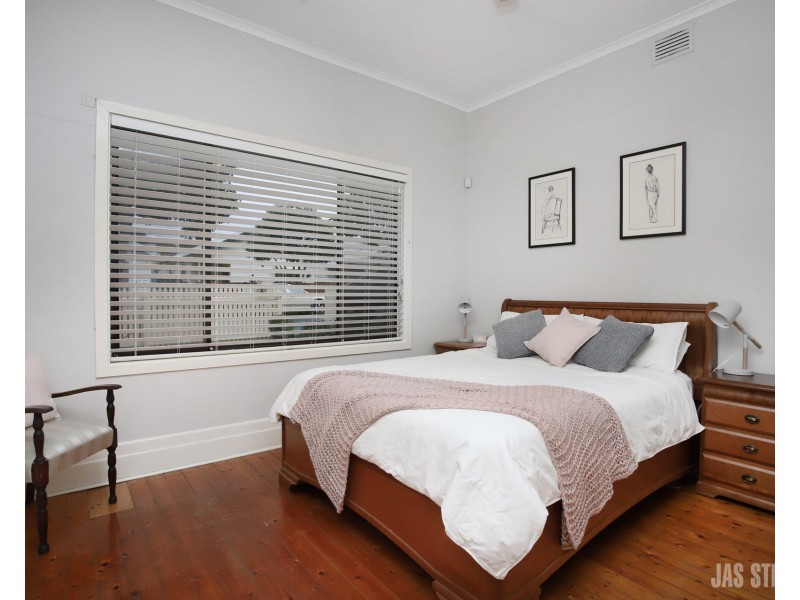 139 Coronation Street, Kingsville VIC 3012