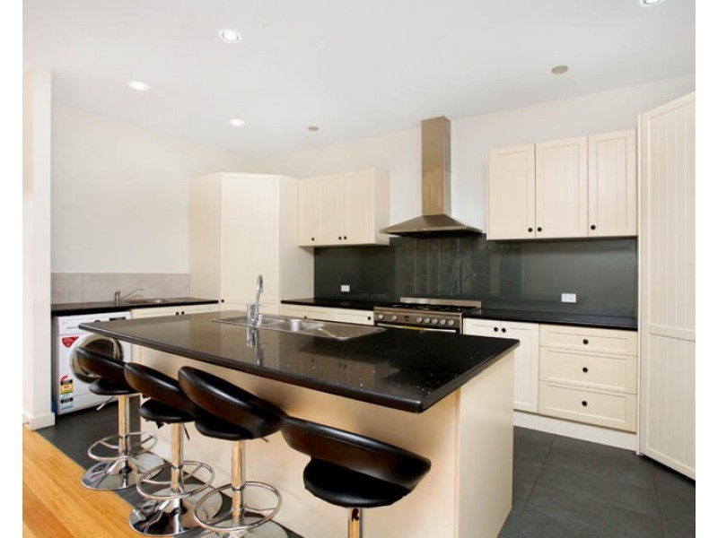 61 Chirnside Street, Kingsville VIC 3012