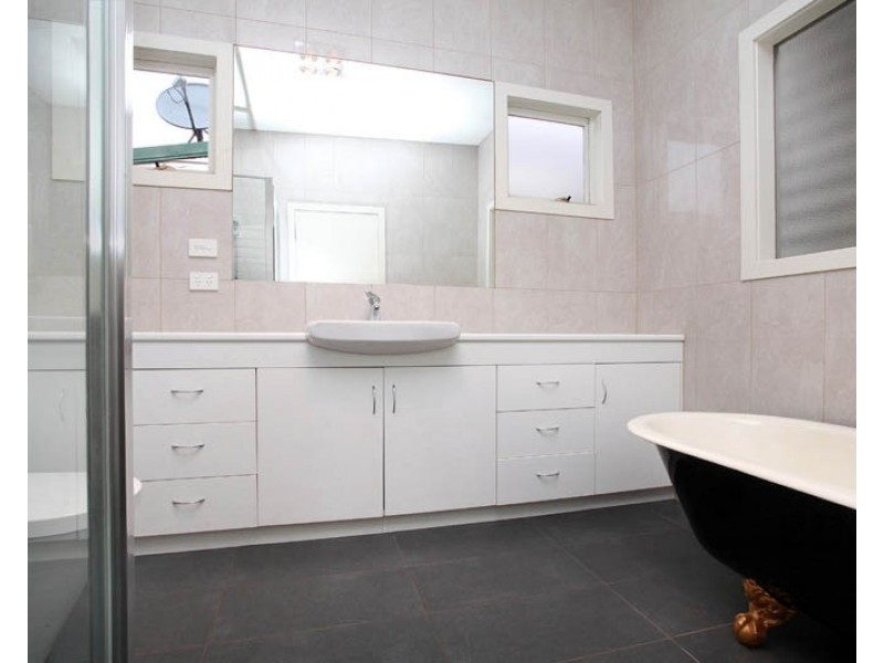 61 Chirnside Street, Kingsville VIC 3012