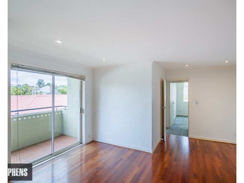 6/251 Nicholson Street, Seddon VIC 3011