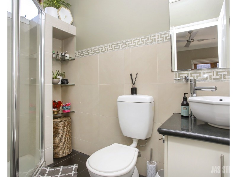 2/604 Barkly Street, West Footscray VIC 3012