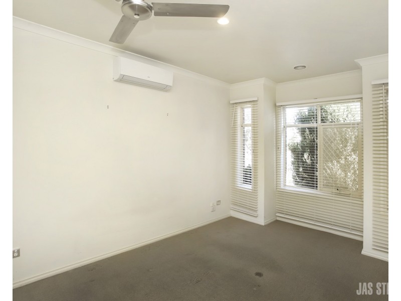 25 Henry Drive, Altona Meadows VIC 3028