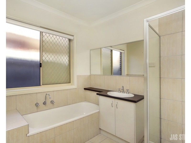 25 Henry Drive, Altona Meadows VIC 3028