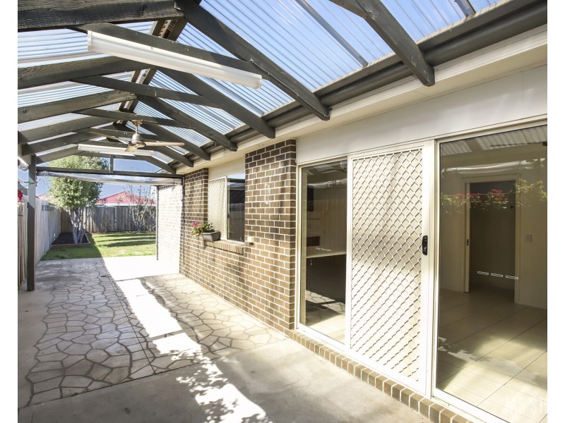 25 Henry Drive, Altona Meadows VIC 3028