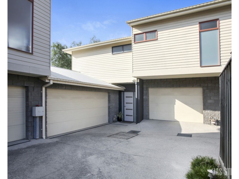 2/9 Bell Street, Seddon VIC 3011