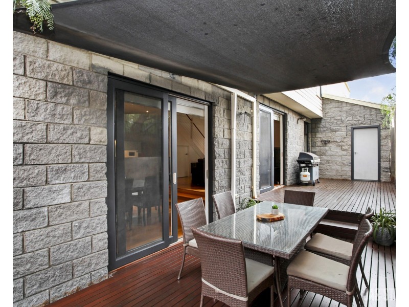 2/9 Bell Street, Seddon VIC 3011