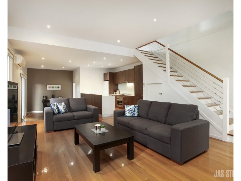 2/9 Bell Street, Seddon VIC 3011