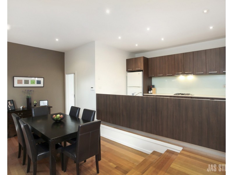 2/9 Bell Street, Seddon VIC 3011