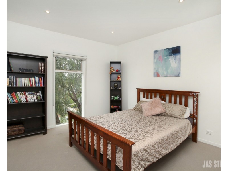 2/9 Bell Street, Seddon VIC 3011