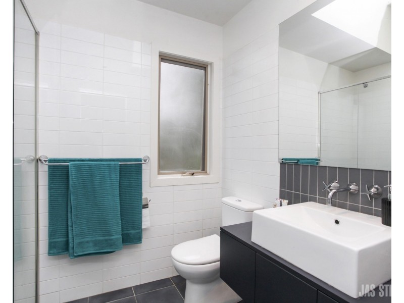 2/9 Bell Street, Seddon VIC 3011