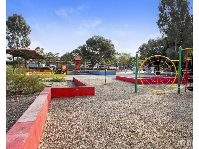 2/9 Bell Street, Seddon VIC 3011