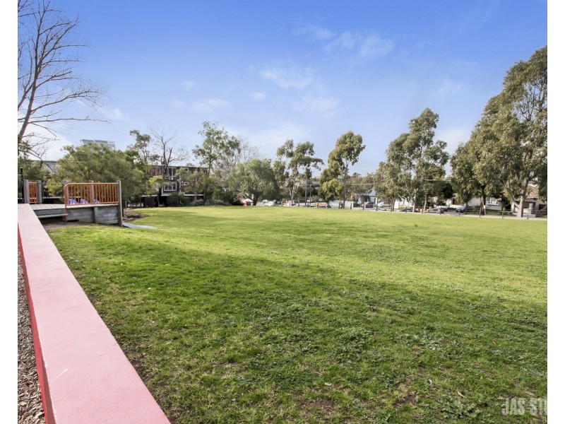 2/9 Bell Street, Seddon VIC 3011