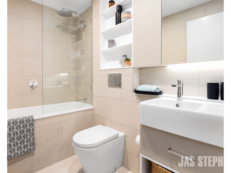 121/77 Hobsons Road, Kensington VIC 3031