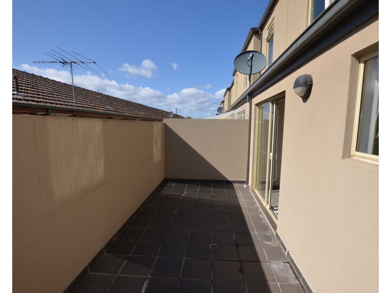 9/102 Cross Street, West Footscray VIC 3012