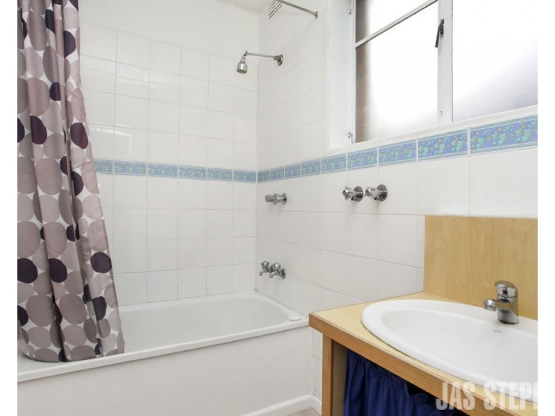 2/57 Kingsville Street, Kingsville VIC 3012