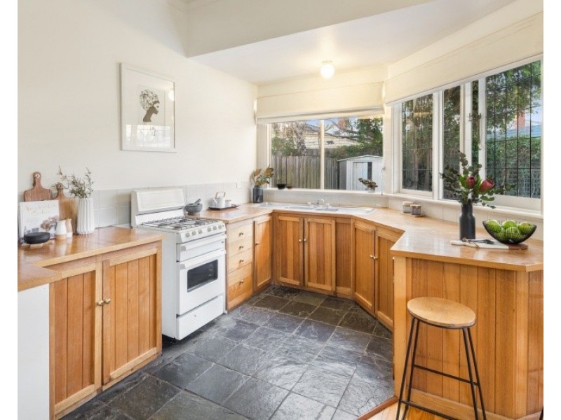 10 Thomson Street, Seddon VIC 3011