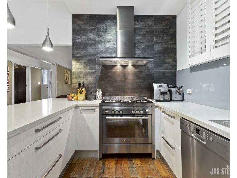 6 Robbs Road, West Footscray VIC 3012