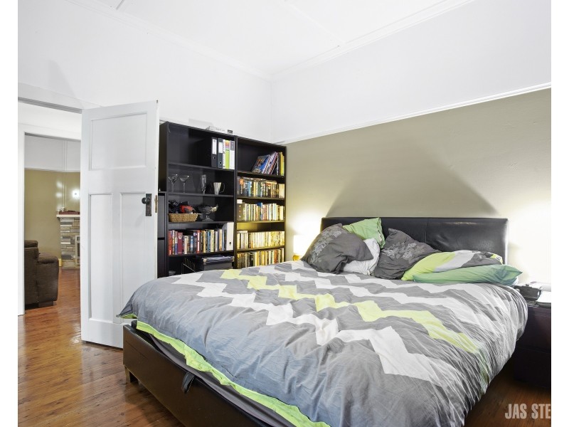 6 Robbs Road, West Footscray VIC 3012