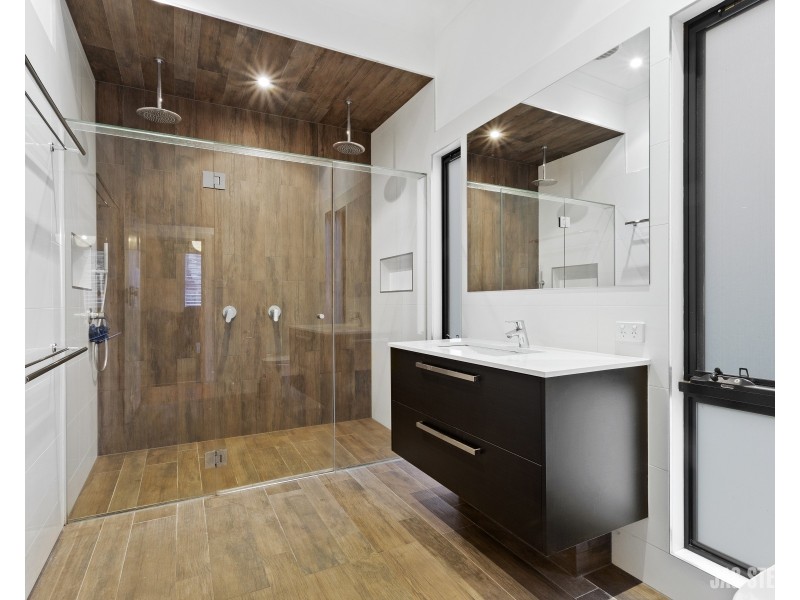 6 Robbs Road, West Footscray VIC 3012