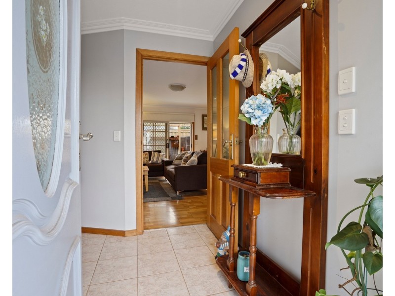 2/96 Hertford Road, Sunshine VIC 3020