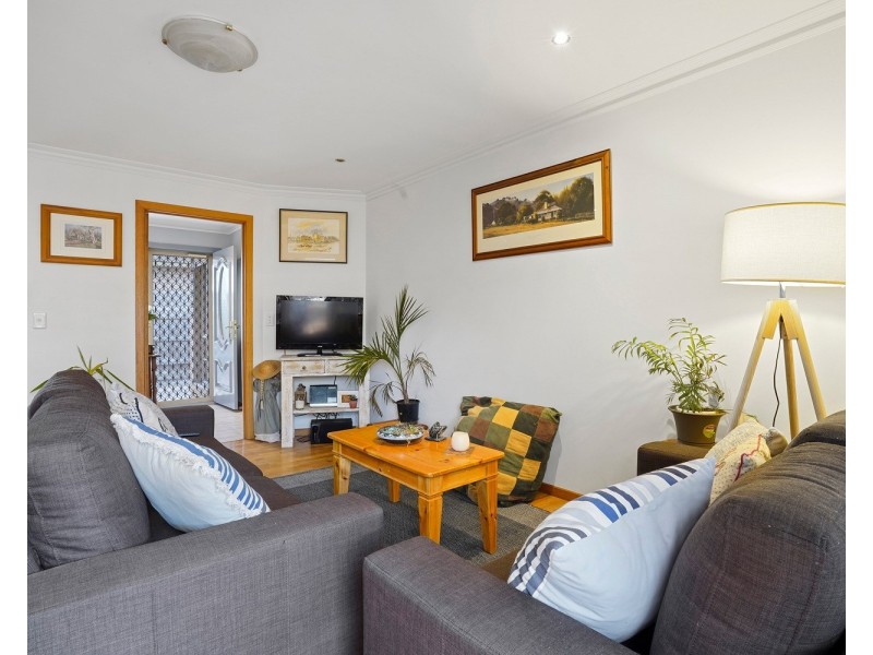 2/96 Hertford Road, Sunshine VIC 3020